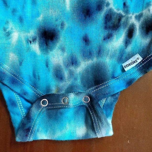 **GIFT** Gerber cotton tie-dye onesie handmade 6-9 months Rock 'n Roll black & … - Picture 2 of 4